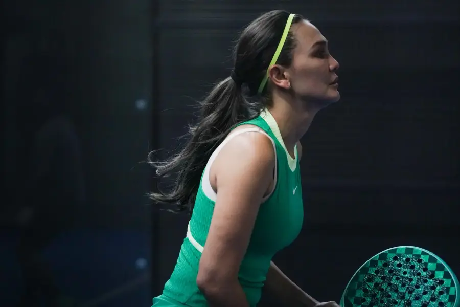 Player in green ready to return