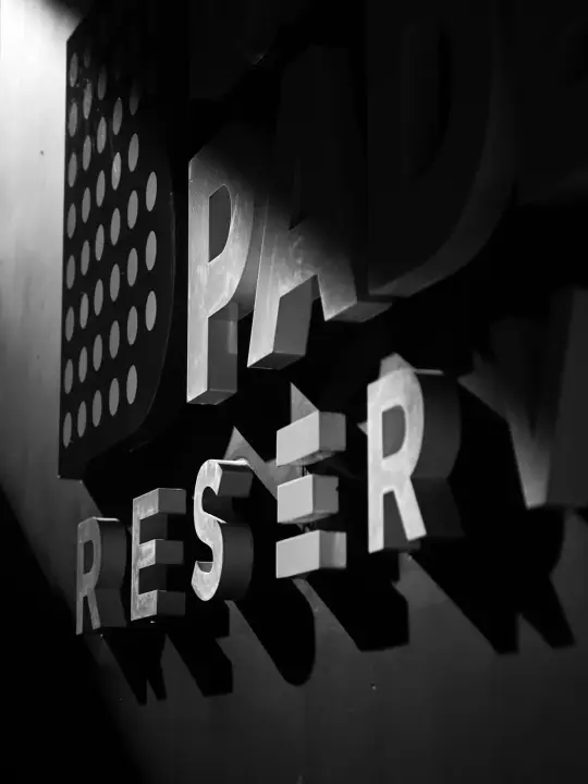 Dimensional Padel Reserve lettering